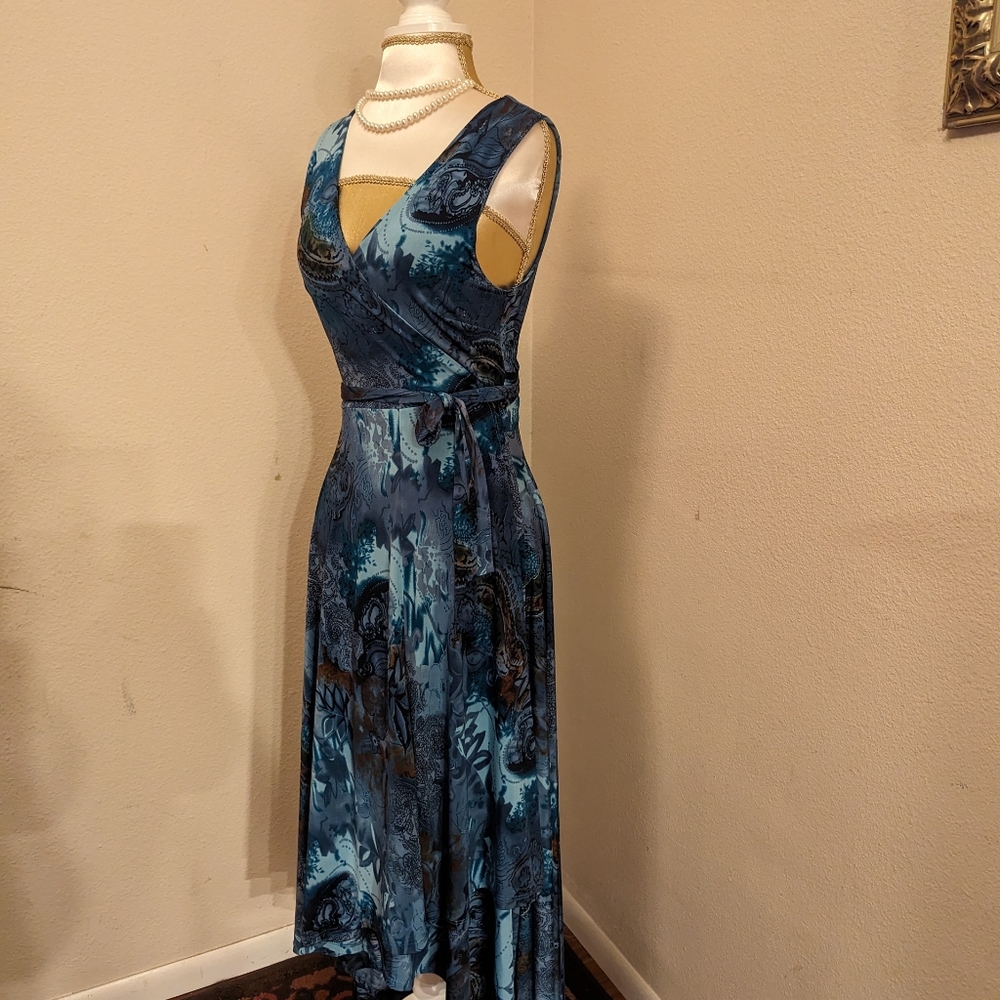 Stunning ocean blue wrap dress with long train, size large - Picture 8 of 8